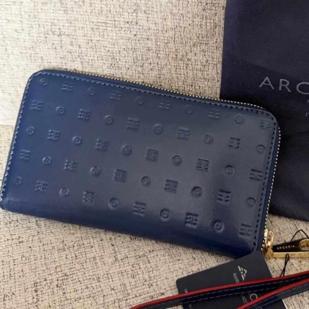 Arcadia Italian blue embossed leather wristlet Wallet - Picture 3 of 7